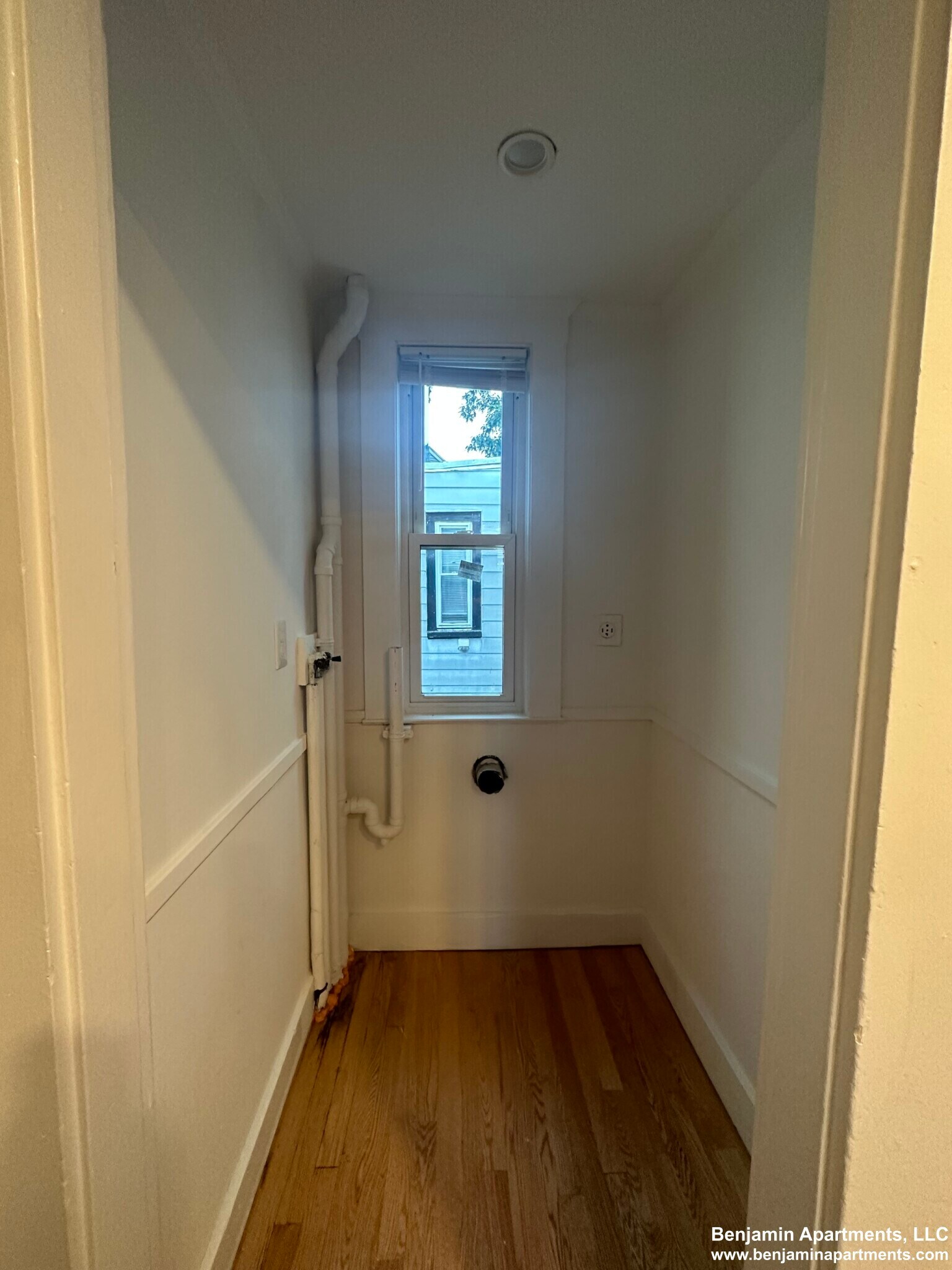 Building Photo - 38 Newton St