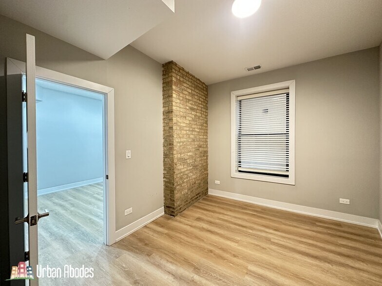 Building Photo - 445 W Belden Ave