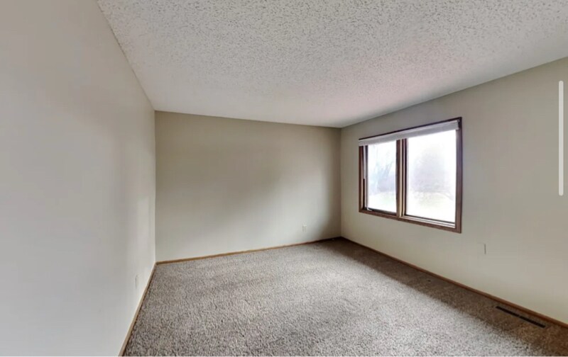 Building Photo - 12420 46th Ave N