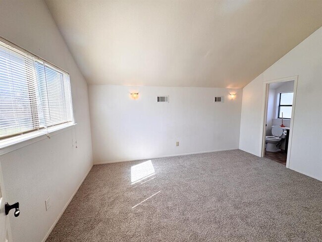 Building Photo - 505 Cambridge Dr