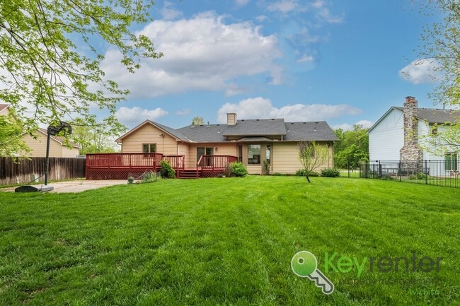 Building Photo - Beautiful 4 bed/3 bath with golf course vi...