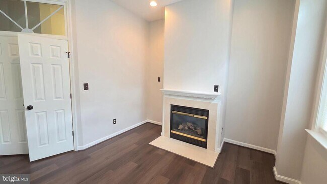 Building Photo - 7659 Shuttington Dr
