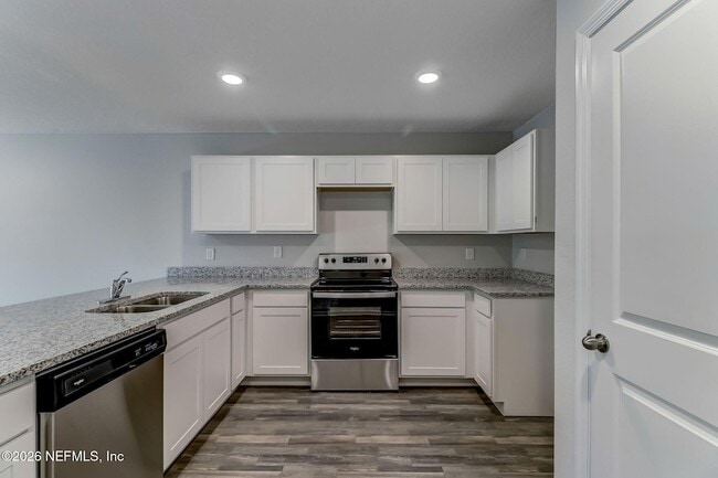 Building Photo - 45177 Red Brick Dr