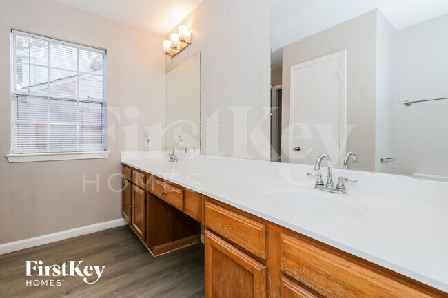 Building Photo - 18115 Brooknoll Dr