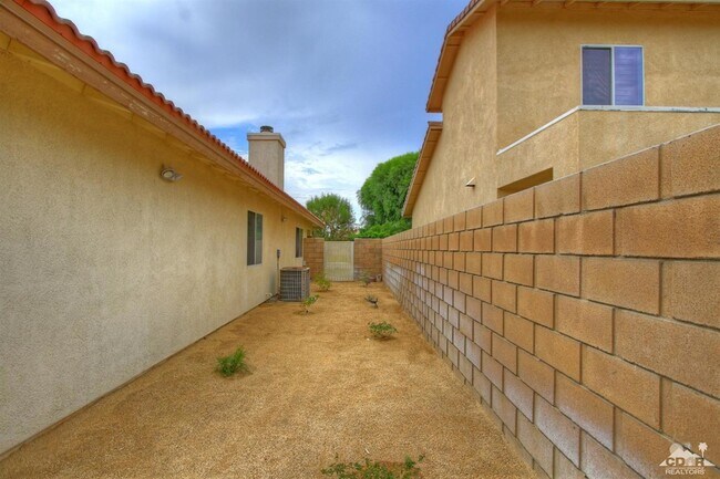 Building Photo - 43595 Reclinata Way