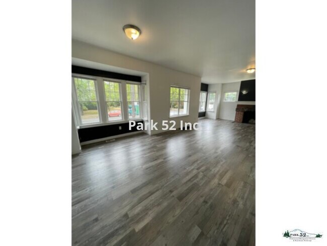 Building Photo - 602 S Sheridan Ave