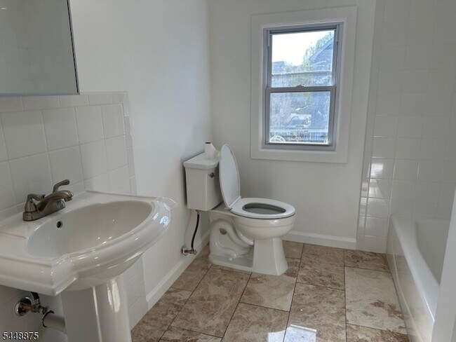Building Photo - 10 Kipp Pl