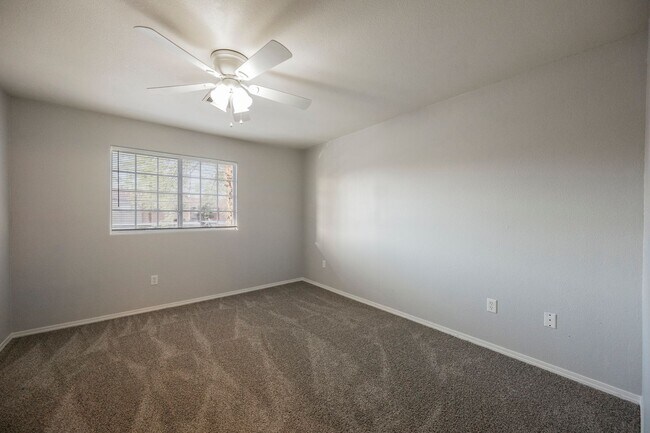 Building Photo - Like-New 2BR/2BA Condo in Gated Manzanita Community – Vaulted Ceilings & Fireplace!