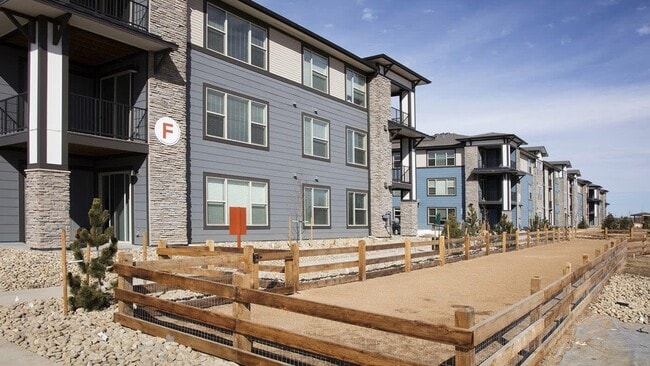 Building Photo - 1605 E County Line Rd