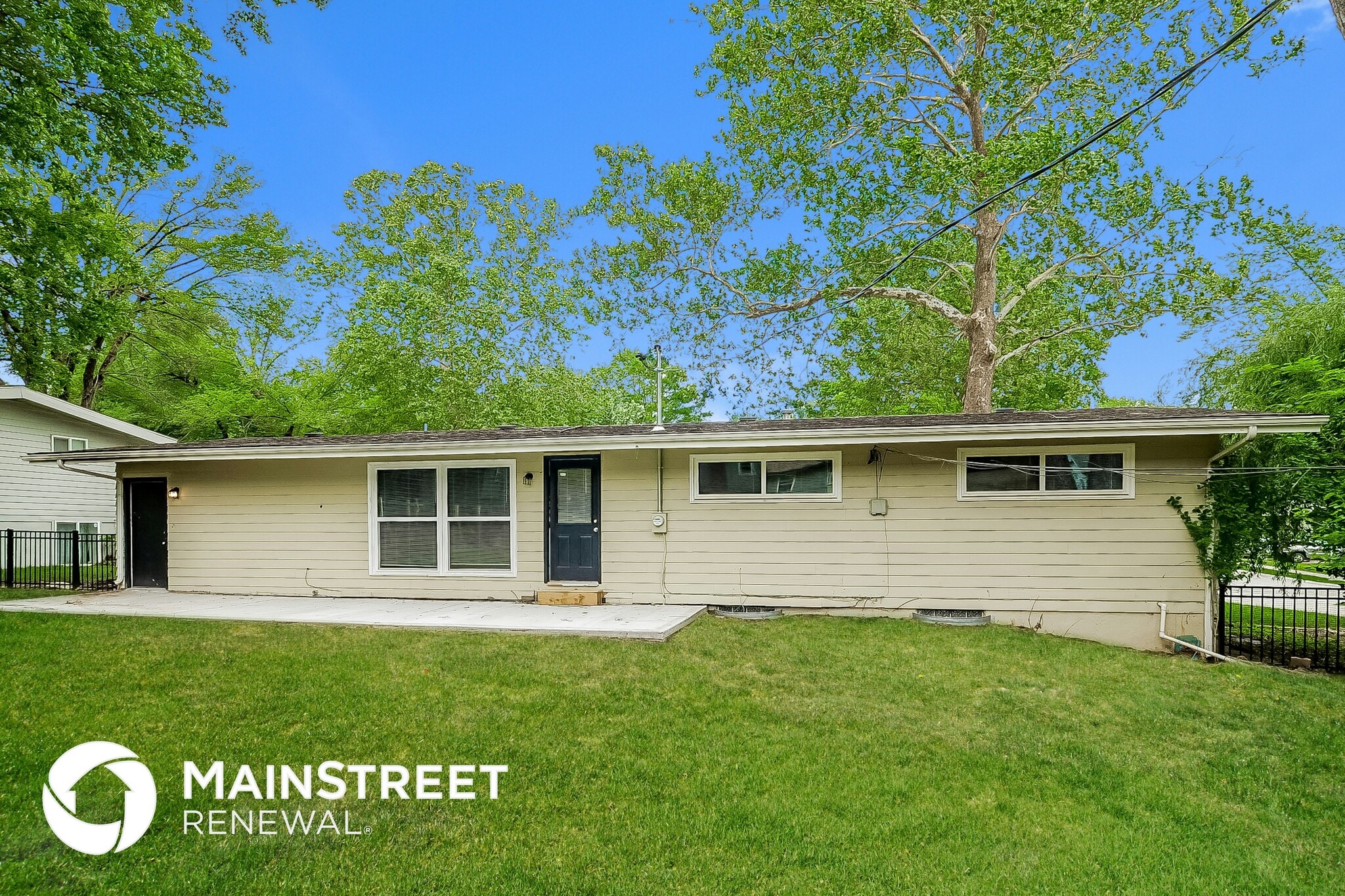 Building Photo - 8918 Hemlock Dr