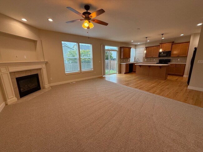Building Photo - 7704 McKinley Loop NE