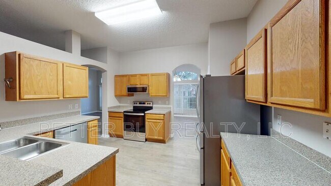 Building Photo - 23 Burning Tree Pl