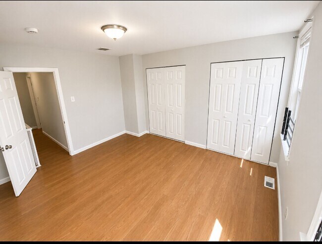Building Photo - 3 Bedroom Home in Point Breeze