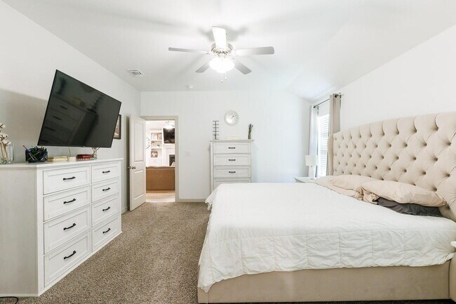 Building Photo - Spacious 4 Bed, 2 Bath Home in Abbey Glen w/ Liberty High School Feeder Pattern!