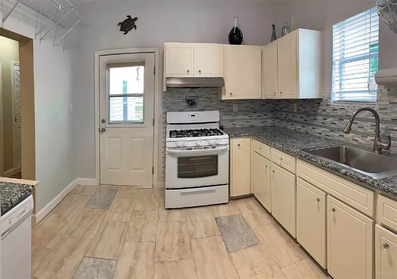 Building Photo - 714 W Zarragossa St