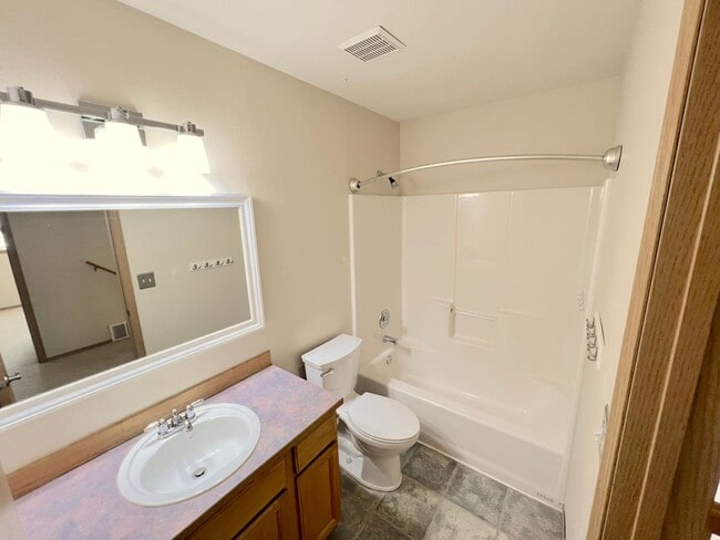 Building Photo - Spacious Upgraded Bothell/North Kirkland Home!