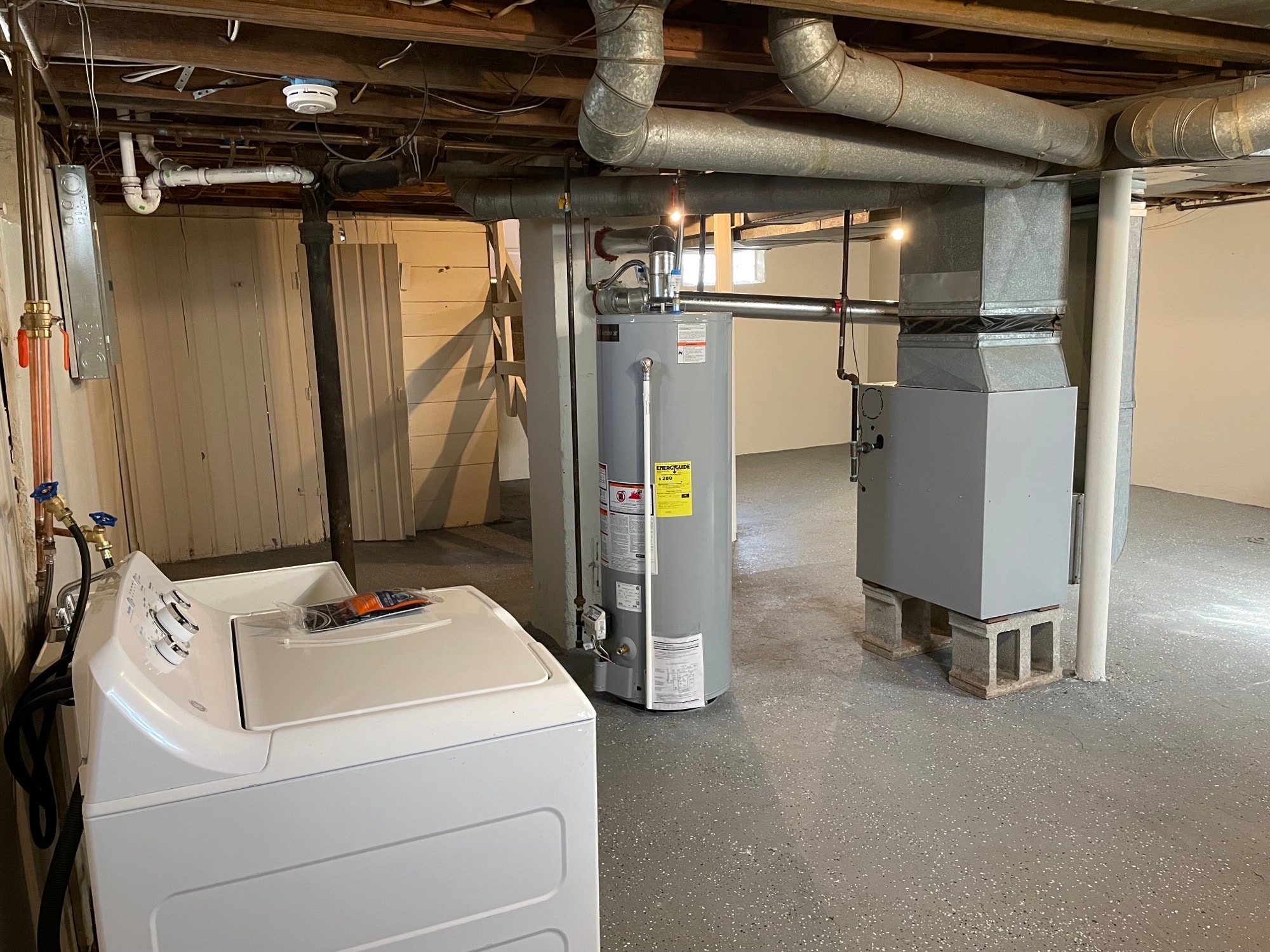 Building Photo - 318 Russell St