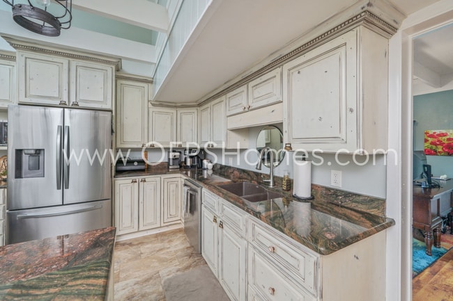 Building Photo - Bayou-Front Home w/ Dock