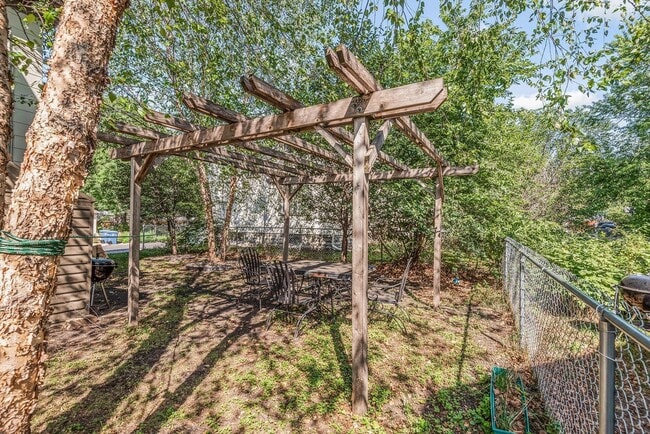 Building Photo - 3301 22nd Ave S