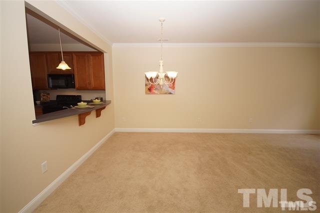 Dining Room - 303 W Savannah Ridge Rd