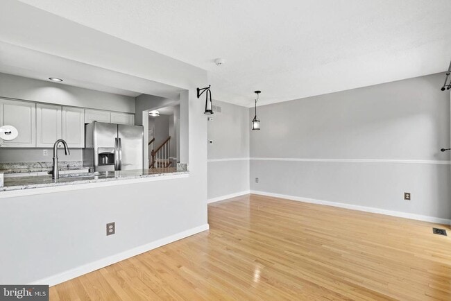 Building Photo - 4650 Louise St Claire Dr