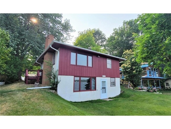 Building Photo - 2331 W Medicine Lake Dr