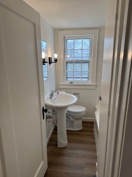 Building Photo - 204 Feltz St