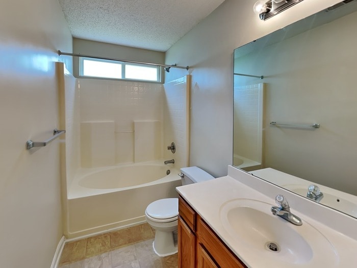 Building Photo - 2920 Westwinds Ct