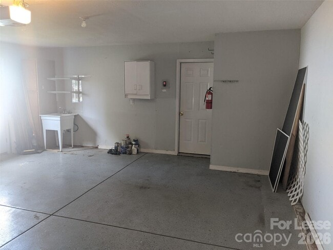 Building Photo - 125 Shephard Hill Dr