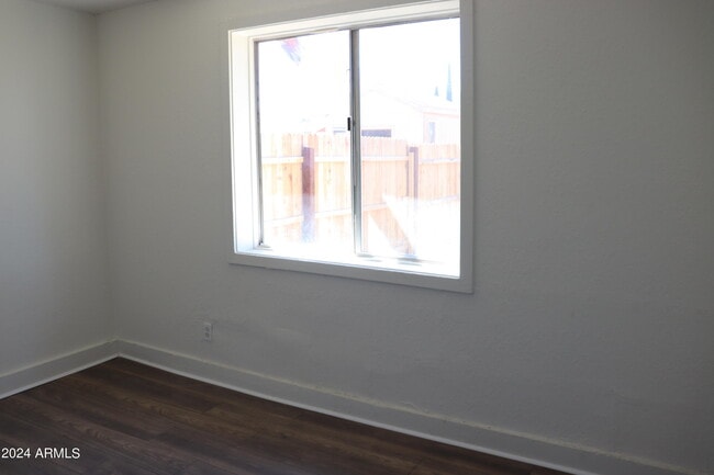 Building Photo - 548 Graham Pl
