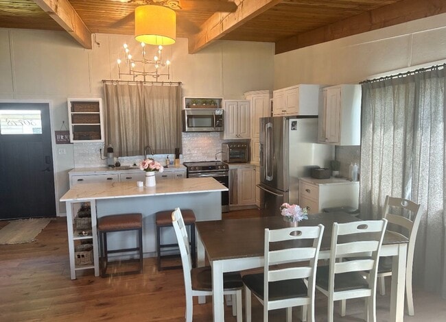 Building Photo - Stunning Lakefront Home