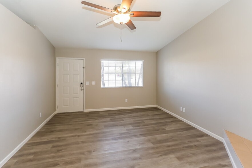 Building Photo - 1417 E Irwin Ave