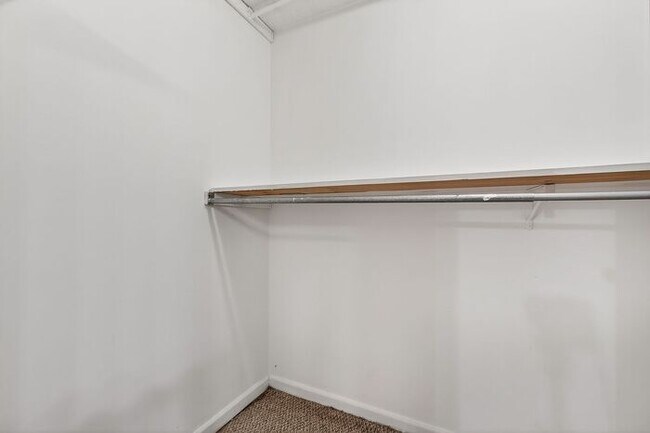 Building Photo - Beautifully Home with Large Backyard & 2-Car Garage in York Subdivision