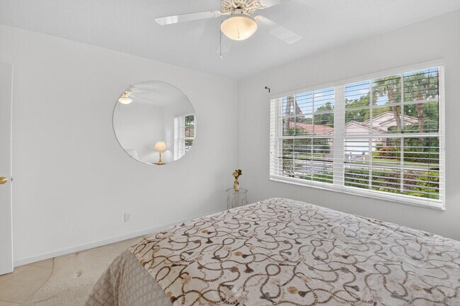 Building Photo - 5256 Glenville Dr