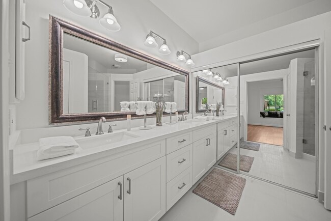 Building Photo - 45 N Lakeridge Cir