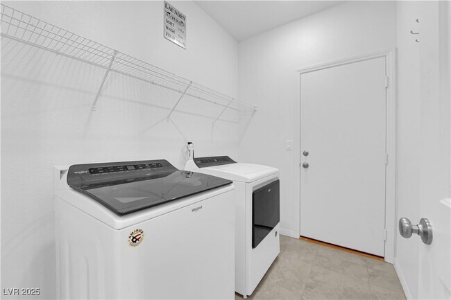 Building Photo - 2467 Bellinzona Pl