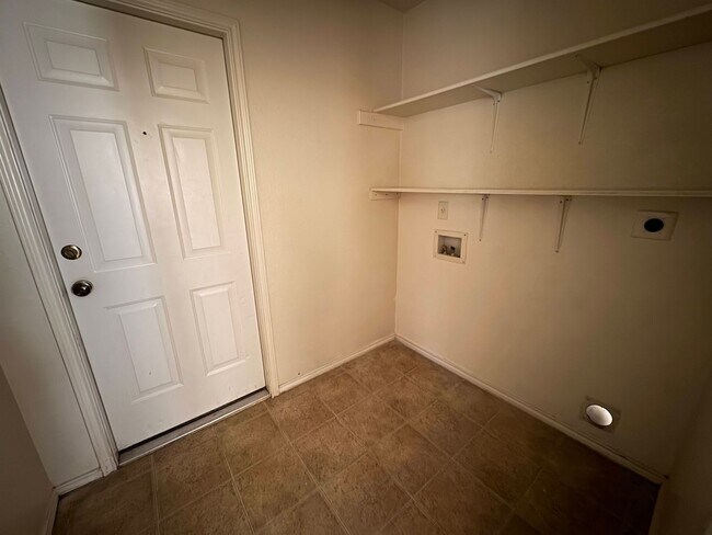 Building Photo - 4-Bedroom House for Rent in Killeen