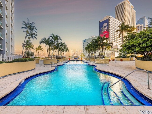 Building Photo - 253 NE 2nd St