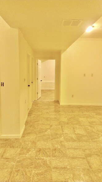 Building Photo - 3118 Main St.