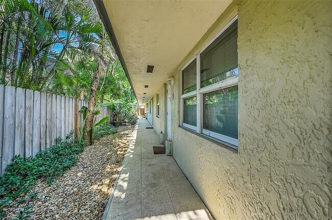 Building Photo - 1027 Tequesta St