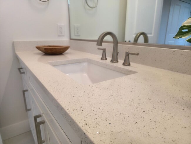 Building Photo - FOR RENT 3 bed, 3.5 bath, 3 level brand new condo