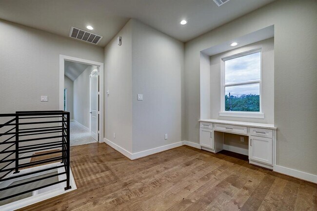 Building Photo - 6207 Nuben St