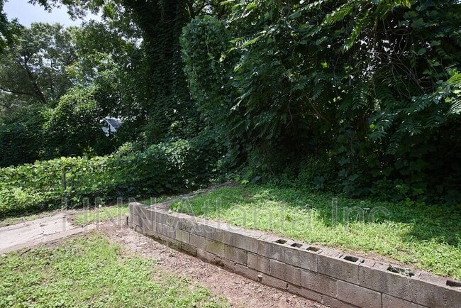 Building Photo - 1049 Sims St SW