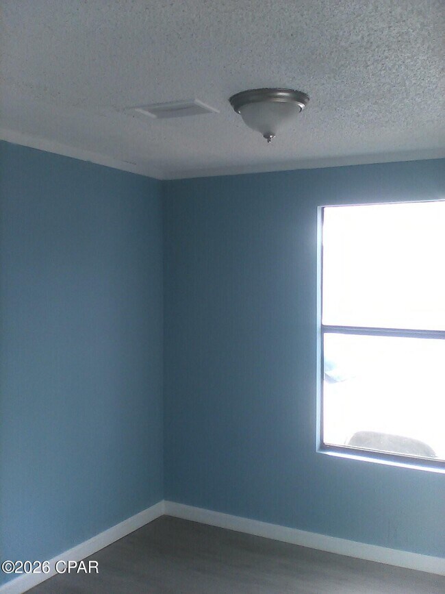 Building Photo - 7117 Beachwood Blvd