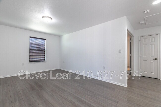 Building Photo - 7422 Bluebonnet Bay