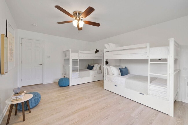 Building Photo - 163 Silver Lake Rd