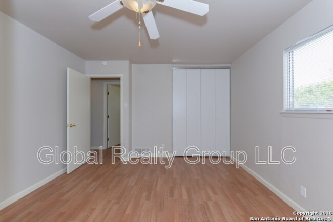 Building Photo - 202 Ivy Ln
