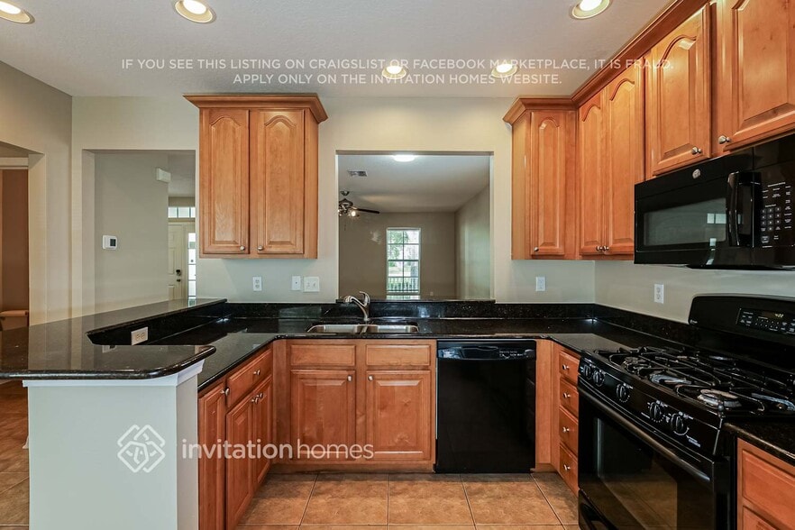 Building Photo - 5901 Grand Loneoak Ln