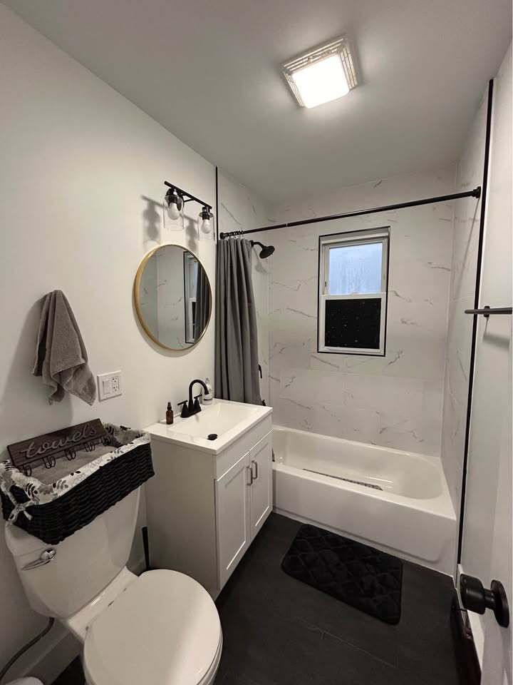 Building Photo - 4915 Egandale Ave