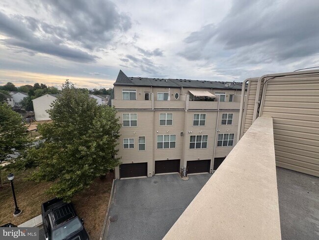 Building Photo - 1415 Trafalgar Ln